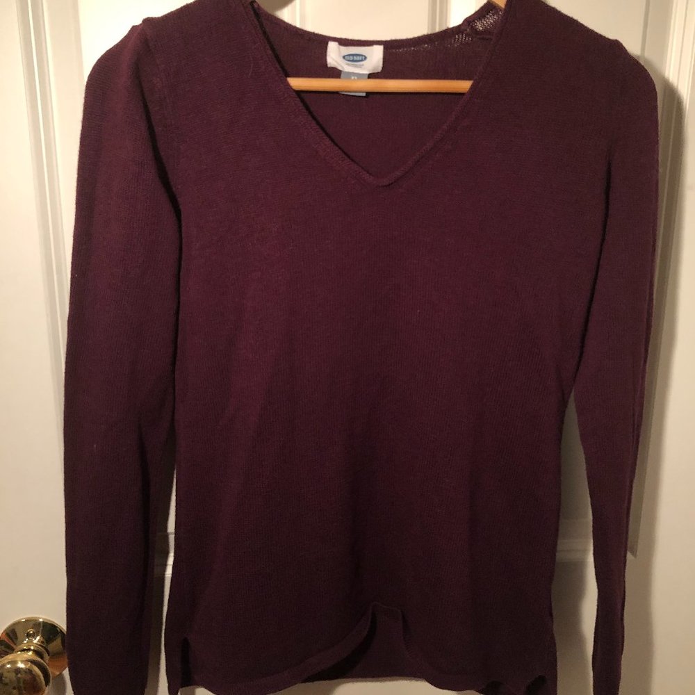 Old Navy women's maroon v-neck  sweater size XS